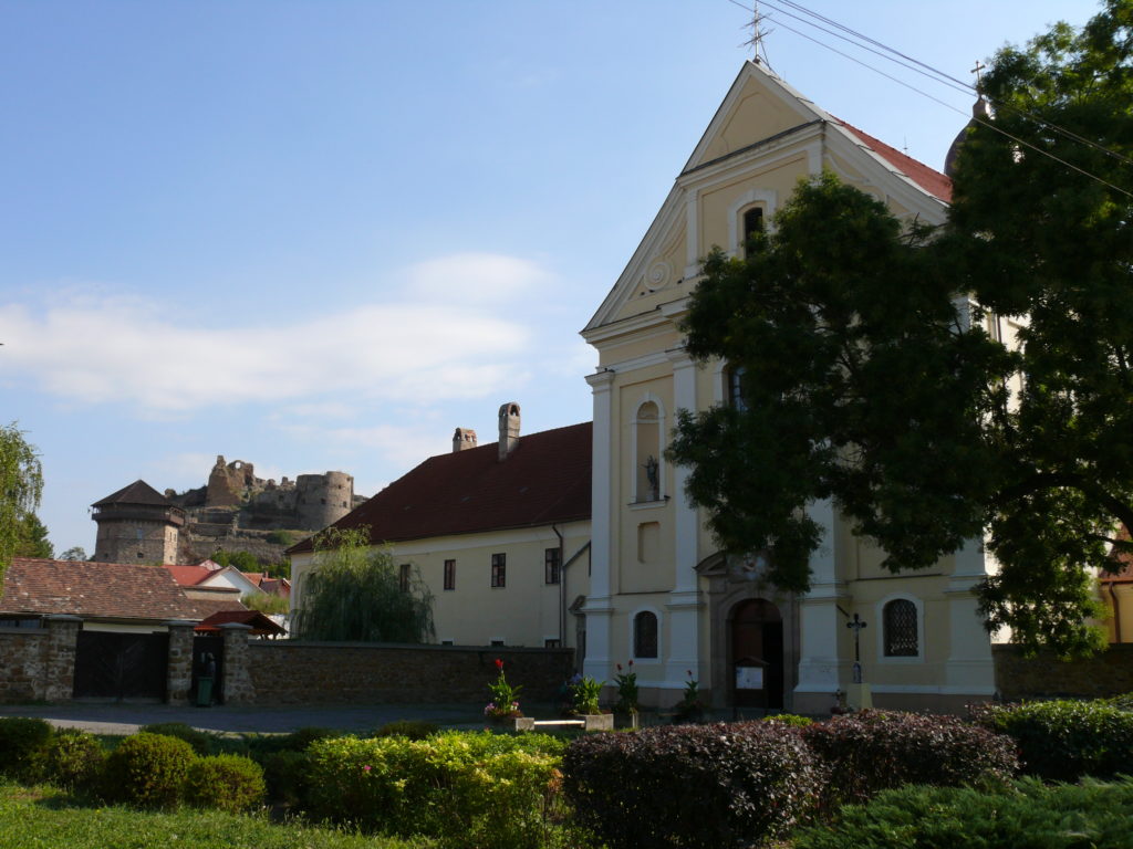 Farský kostol nanebovzatia Panny Márie a františkánsky kláštor. Foto - Mesto Fiľakovo